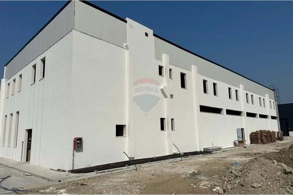 Tirane, jepet me qera ambjent biznesi Kati 0, 1.000 m² 5.000 € (Autostrada Tirane Durres)