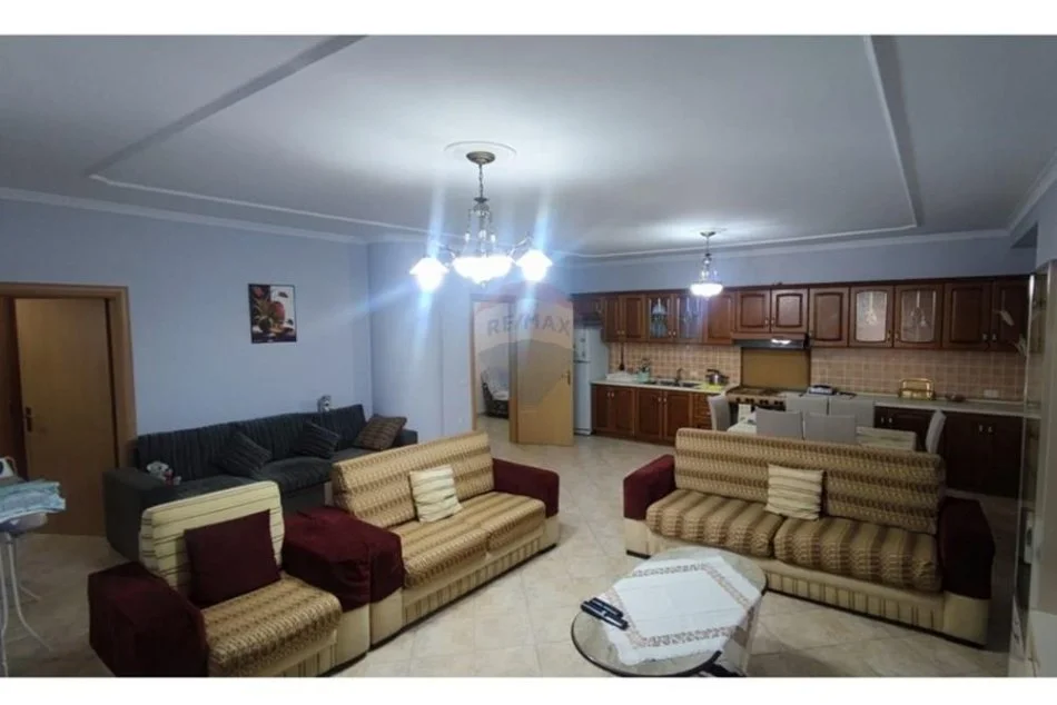 Tirane, jepet me qera apartament 2+1 Kati 3, 105 m² 650 € (21 Dhjetori)