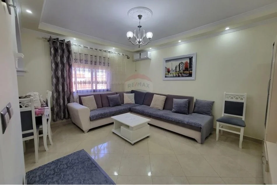 Tirane, jepet me qera apartament 2+1 Kati 4, 68 m² 600 € (Xhamlliku)