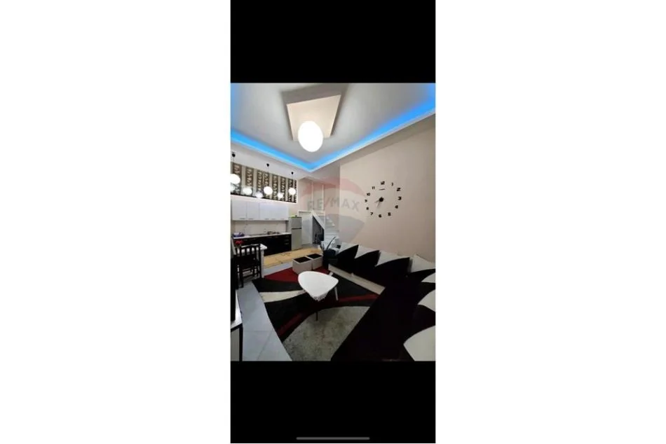 Tirane, jepet me qera apartament duplex 2+1 Kati 1, 75 m² 300 € (Fresku)