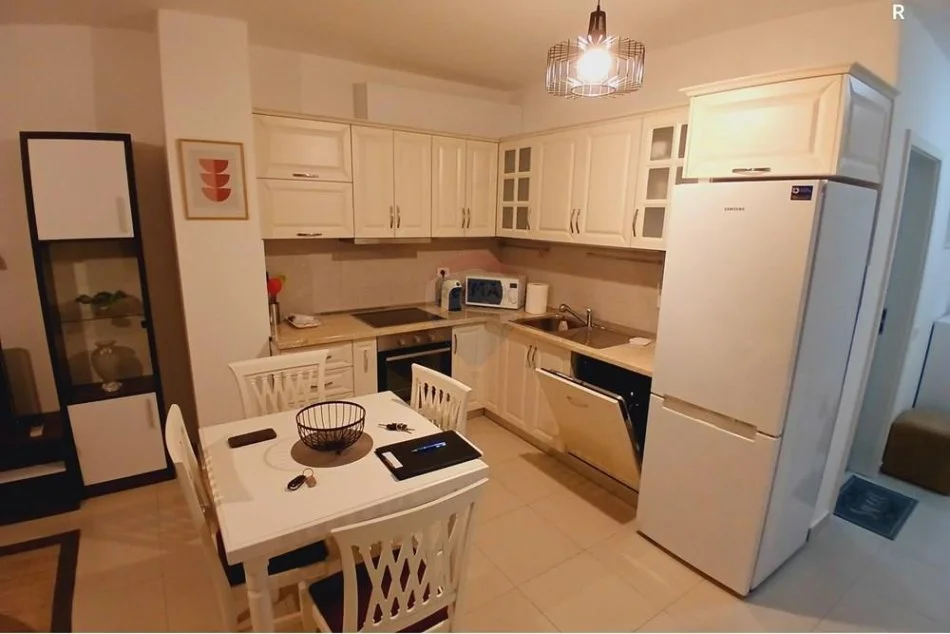 Tirane, jepet me qera apartament 1+1 Kati 7, 60 m² 600 € (Ndre Mjeda - Kompleksi Kontakt)