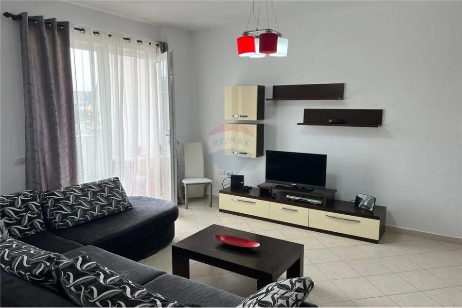 Tirane, jepet me qera apartament 2+1 Kati 3, 83 m² 500 € (Rruga Millosh Shutku - Ali Demi,)