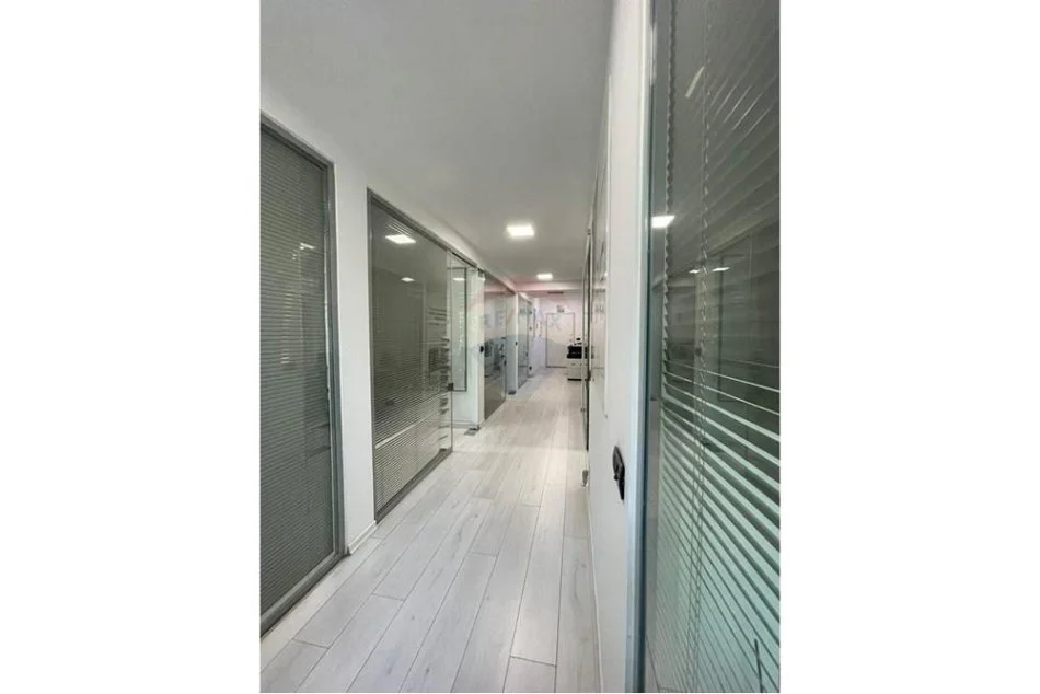 Tirane, jepet me qera Kati 1, 95 m² 1.350 € (Dervish Hima)