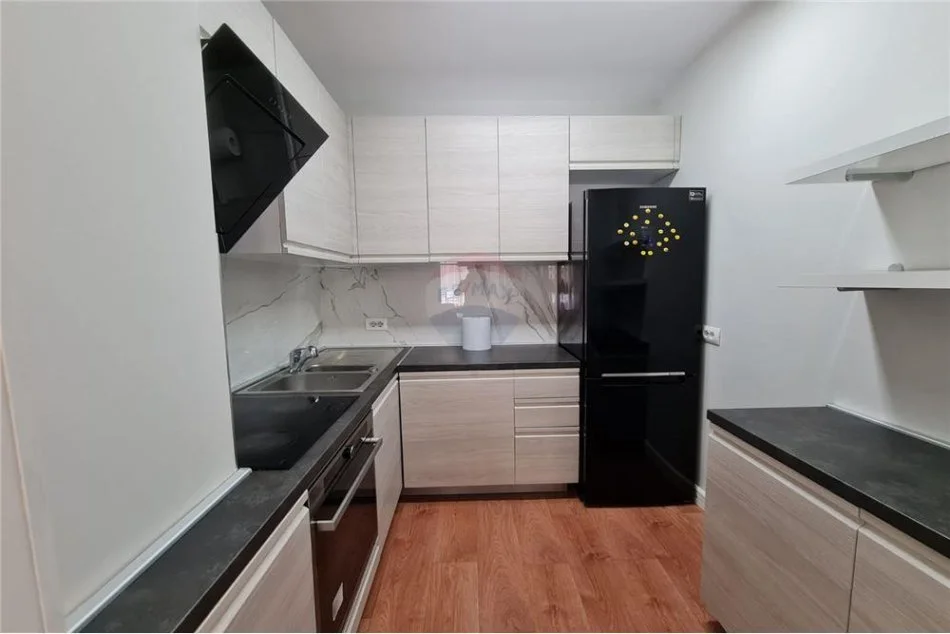 Tirane, shitet apartament 1+1+Ballkon Kati 3, 75 m² 179.000 € (TEG)
