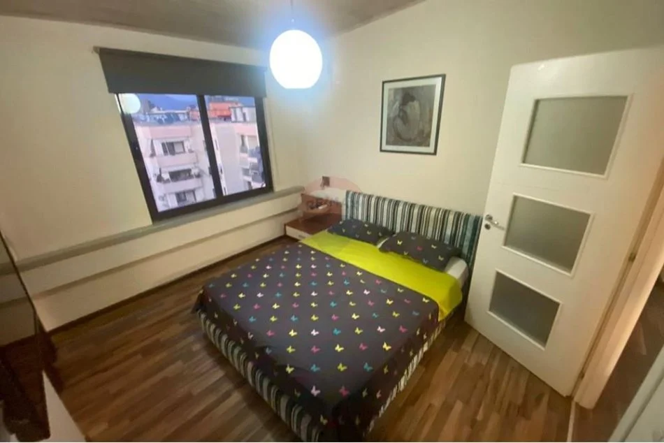 Tirane, jepet me qera apartament 2+1 Kati 8, 90 m² 650 € (KOMUNA E PARISIT)