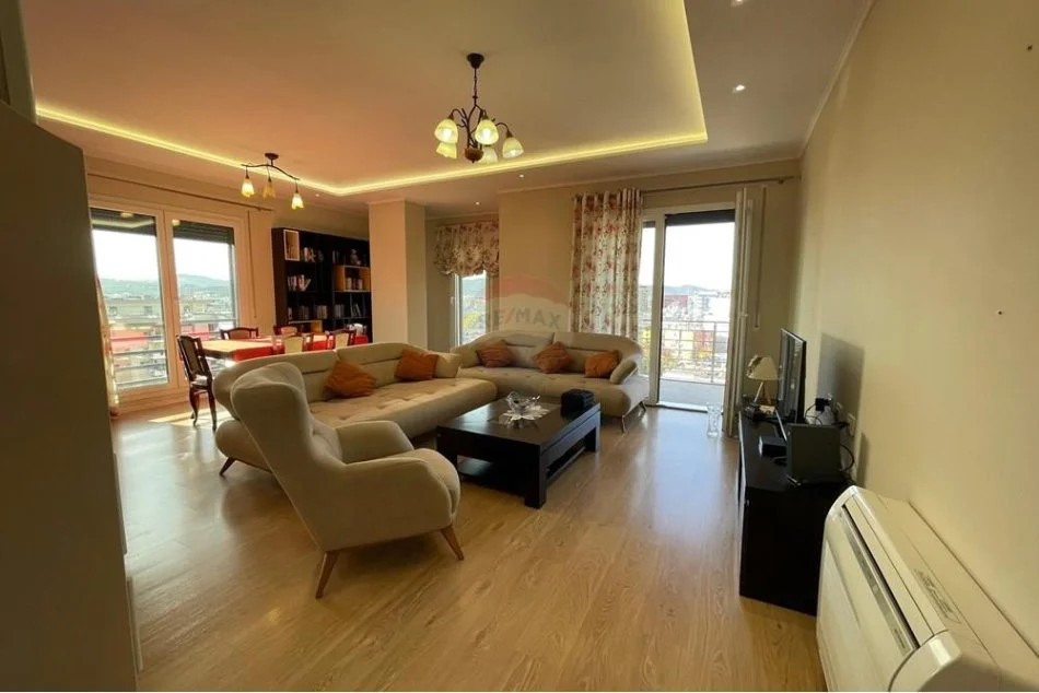 Tirane, jepet me qera apartament 2+1 Kati 8, 950 m² 950 € (Pazari i Ri, Rruga Tefta Tashko, 9-Kateshet, Rruga, Shqipëri)