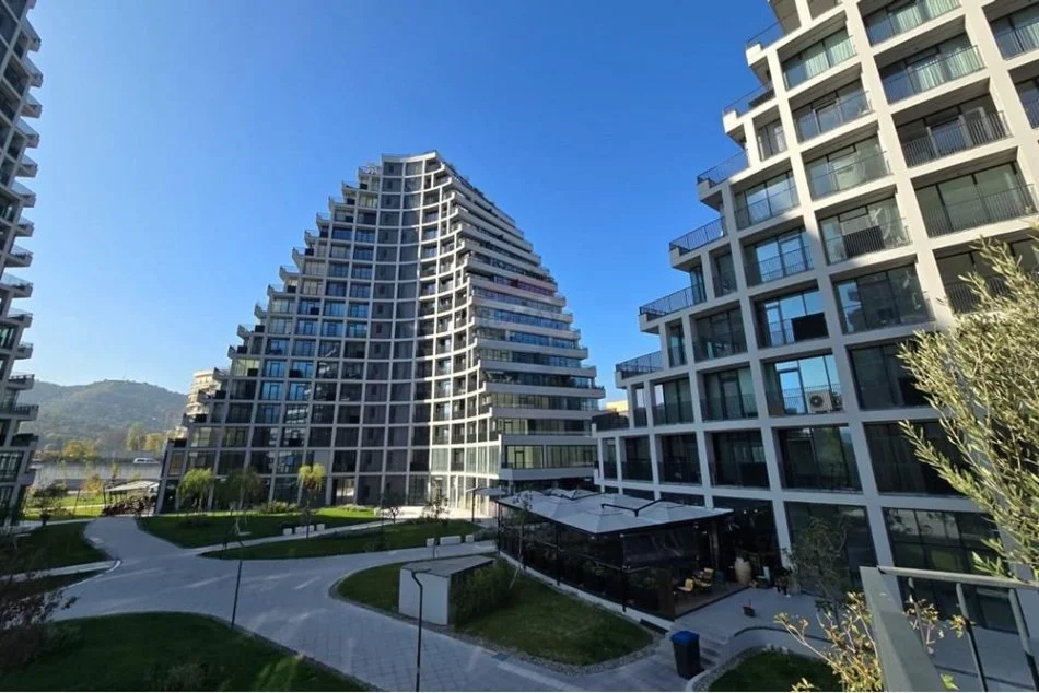 Tirane, shitet apartament 3+1 Kati 9, 218 m² 719.000 € (lake view)