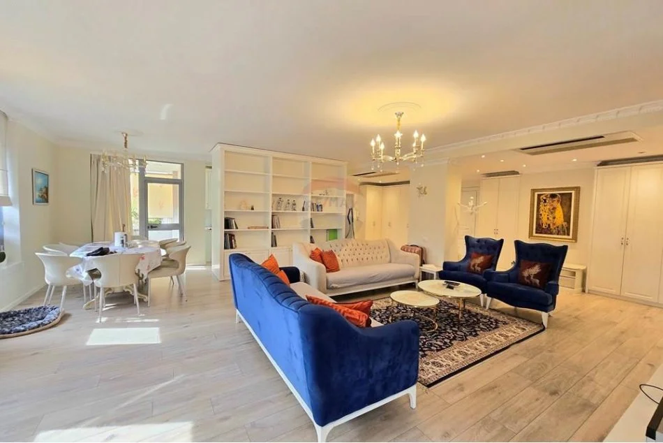 Tirane, jepet me qera apartament 4+1 Kati 3, 240 m² 2.800 € (Qendër, Shqipëri)