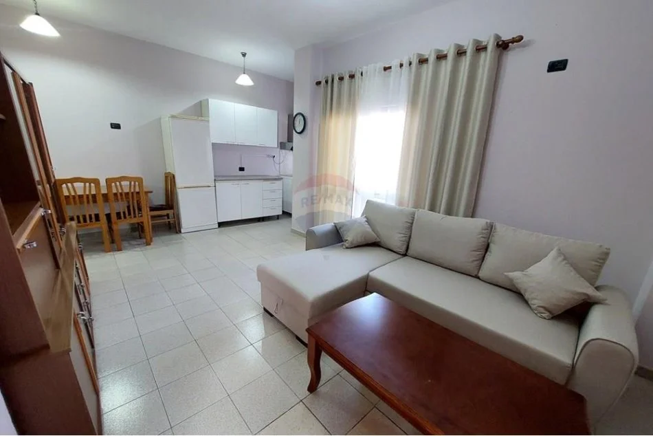 Tirane, jepet me qera apartament 2+1 , 500 € (Ali Demi)