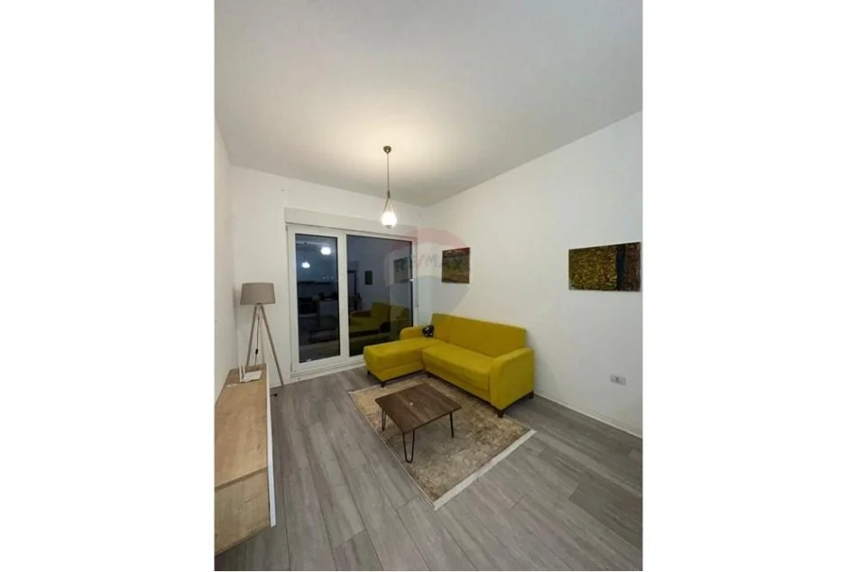 Tirane, jepet me qera apartament 1+1 Kati 7, 50 m² 550 € (KOMPLEKSI KONTAKT, 21 DHJETORI)