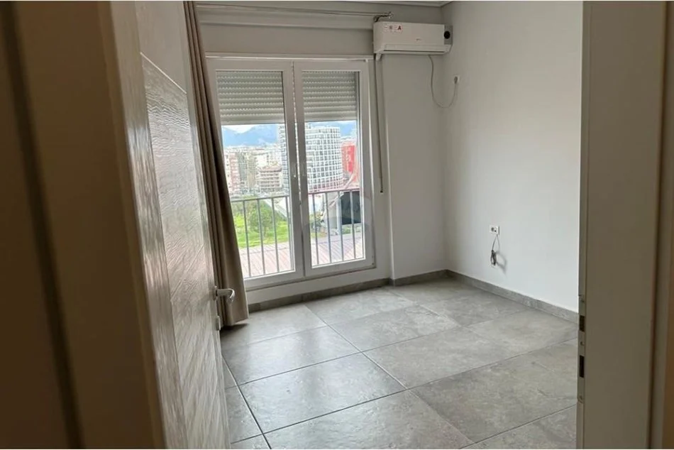 Tirane, jap me qera apartament 3+1 , 135 m² 850 € (Liqeni i Tiranës, Albania)
