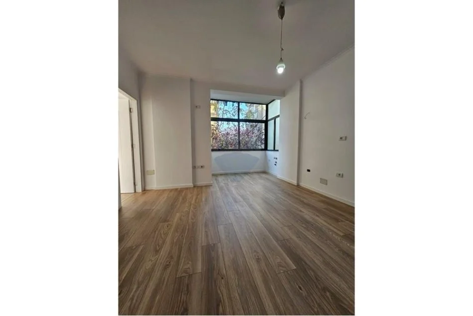 Tirane, shitet apartament 1+1 Kati 2, 46 m² 112.000 € (Rruga e Kavajës, Shqipëri)