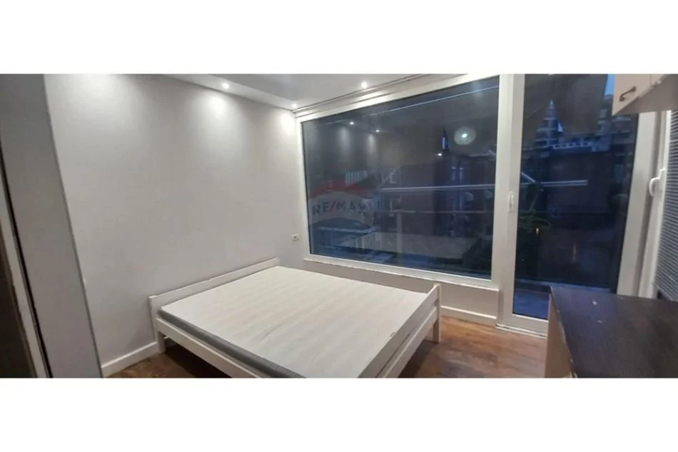 Tirane, jepet me qera apartament 3+1 Kati 5, 110 m² 700 € (21 Dhjetori, Shqipëri)