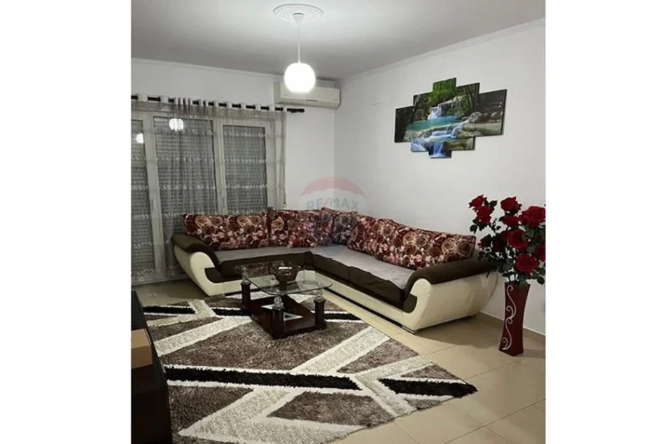 Tirane, jepet me qera apartament 1+1 , 500 € (Don Bosko)