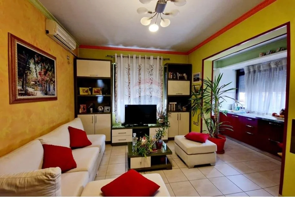 Tirane, jepet me qera apartament 2+1 Kati 4, 72 m² 450 € (Treni - Dispanseria)