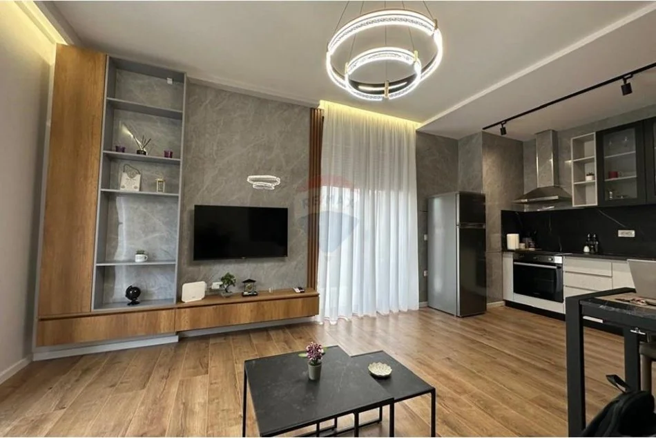 Tirane, shitet apartament 1+1 Kati 1, 88 m² 196.000 € (Rruga e Dibrës - Shkolla e Kuqe)