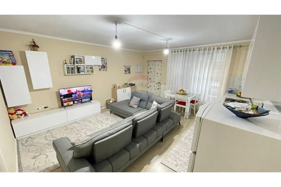 Tirane, jepet me qera apartament 1+1 , 400 € (Jordan Misja)