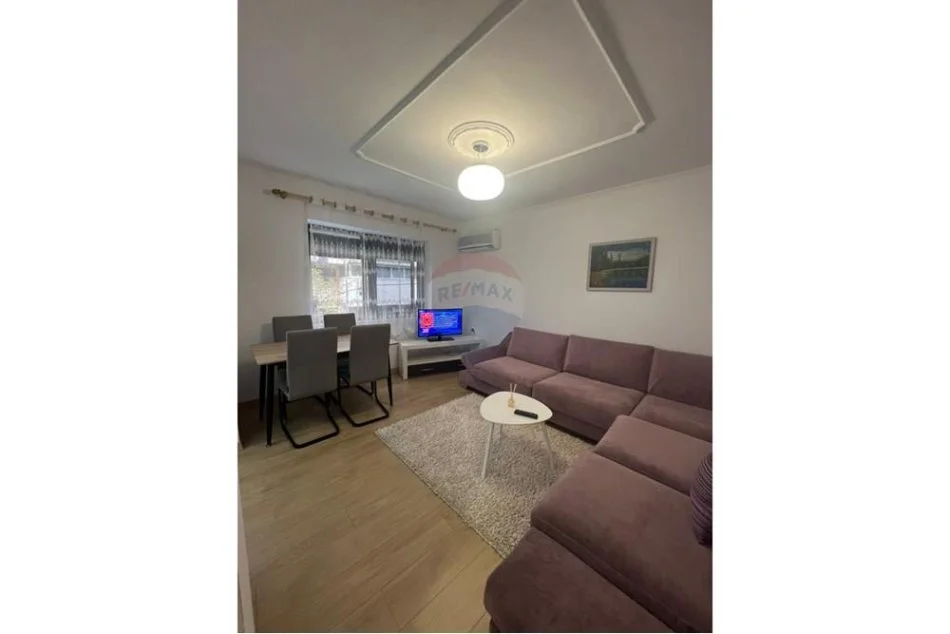 Tirane, jepet me qera apartament 1+1 , 650 € (Myslym Shyri)