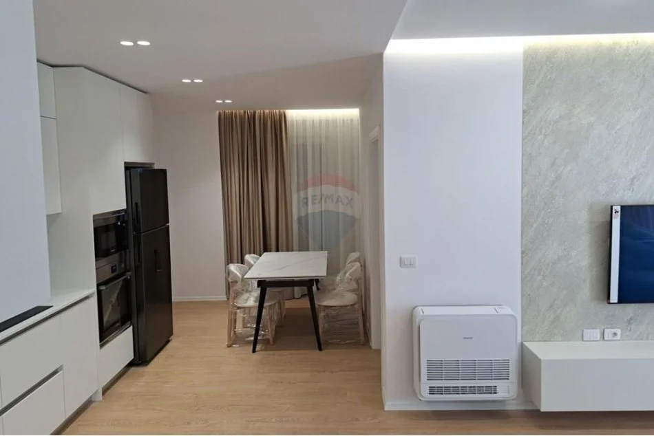 Tirane, jepet me qera apartament 2+1+Ballkon Kati 1, 160 m² 1.000 € (Kompleksi FZ)