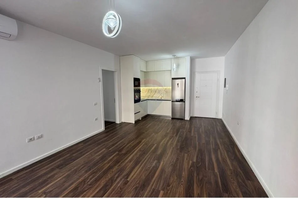 Tirane, jepet me qera apartament 2+1 , 100 m² 550 € (Fusha e Aviacioni)