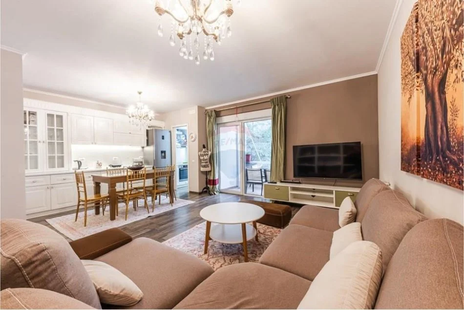 Tirane, jepet me qera apartament 2+1 , 950 € (Liqeni i Thate)