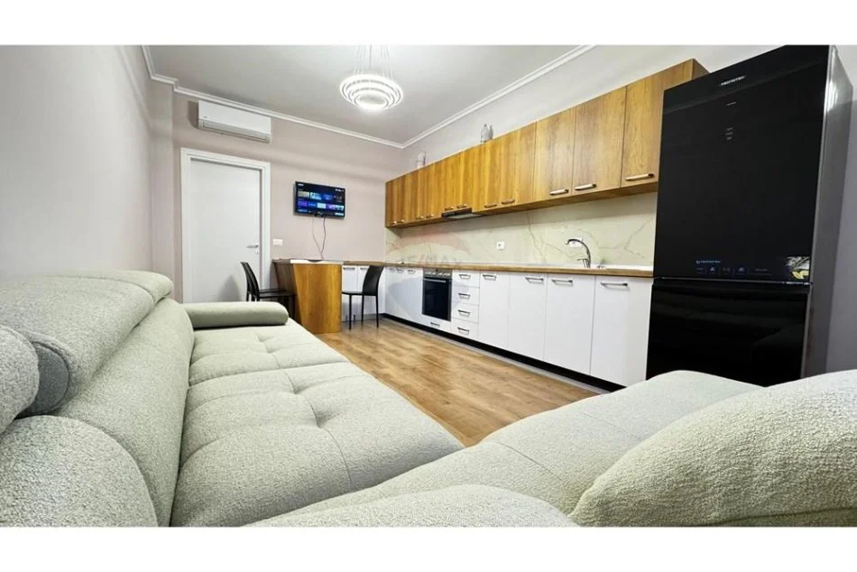 Tirane, jepet me qera apartament 1+1 , 420 € (Porcelan)
