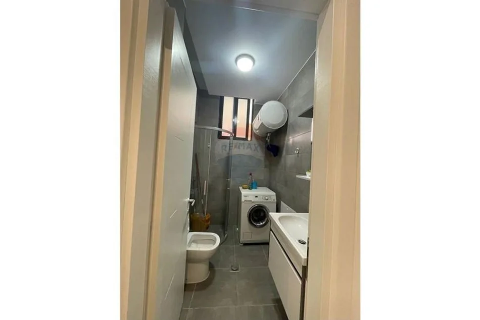 Tirane, shitet 4+1+Aneks+Ballkon , (Komuna e Parisit)