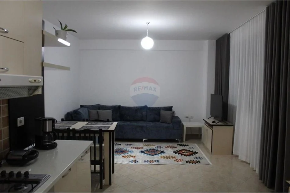 Tirane, jepet me qera apartament 2+1 , 600 € (Rruga e Dibres)