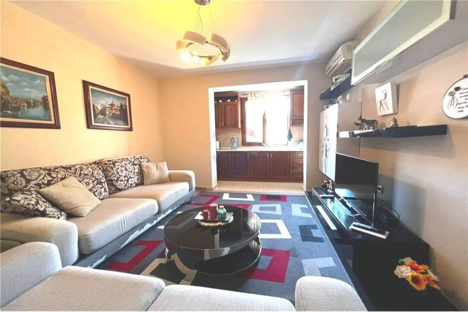 Tirane, jepet me qera apartament 2+1 Kati 4, 65 m² 500 € (Rruga Ferit Xhajko - Ish-Restorant Durresi)