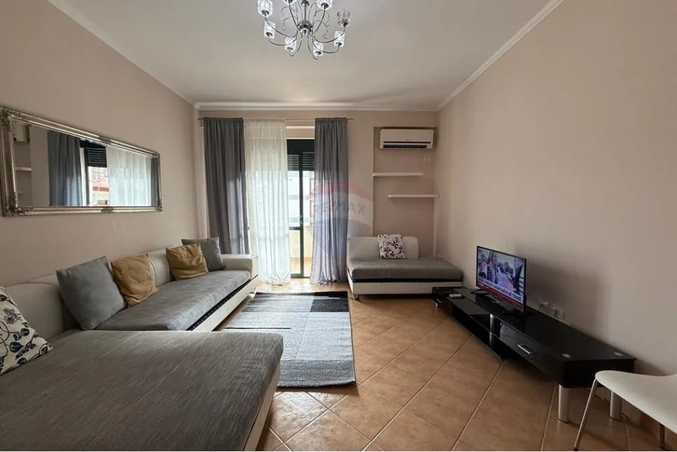 Tirane, jepet me qera apartament 1+1 Kati 2, 95 m² 550 € (Liqeni i Thatë,)