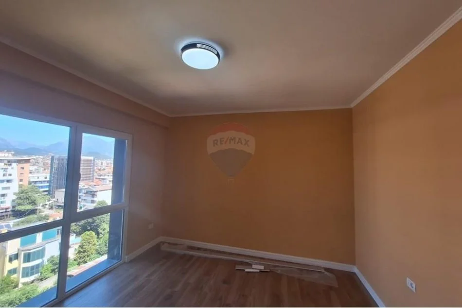 Tirane, jepet me qera apartament 2+1 , 500 € (Astir)