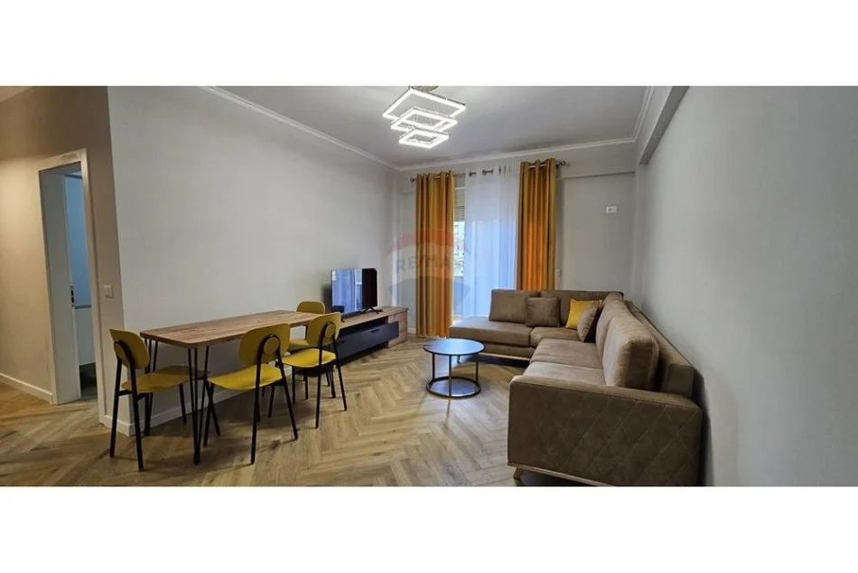 Tirane, jepet me qera apartament 1+1 Kati 3, 64 m² 700 € (Pazari i Ri)