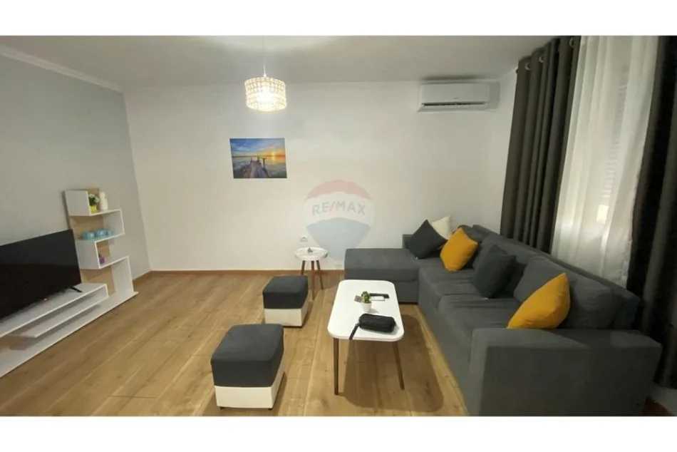 Tirane, jepet me qera apartament 1+1 Kati 2, 70 m² 600 € (21 Dhjetori)