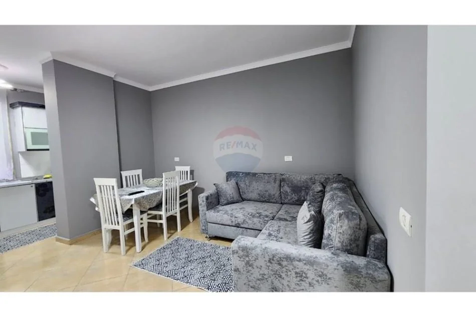 Tirane, jepet me qera apartament 2+1 , 650 € (Don Bosko)