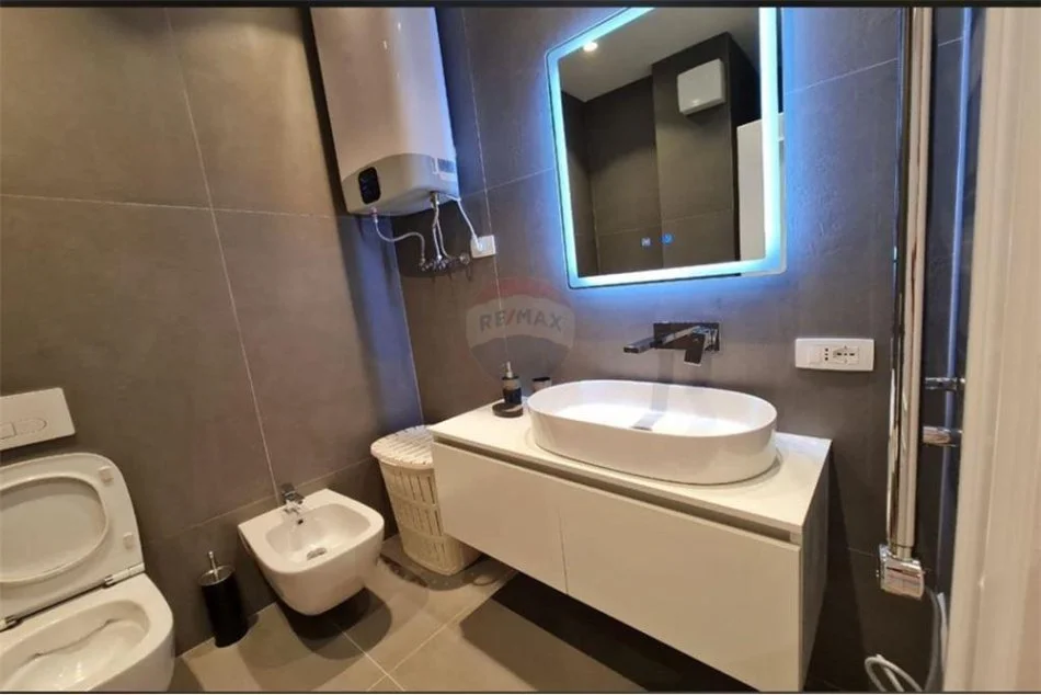 Tirane, jepet me qera 3+1+Ballkon Kati 1, 190 m² 1.800 € (Liqeni i thate)