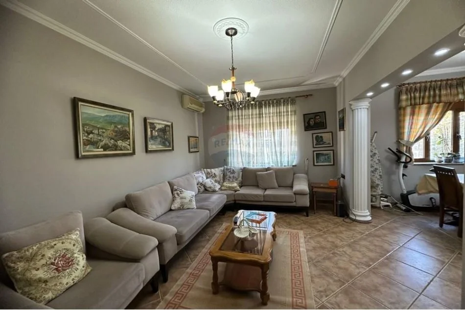Tirane, jepet me qera apartament 2+1 , 500 € (Xhamllik)