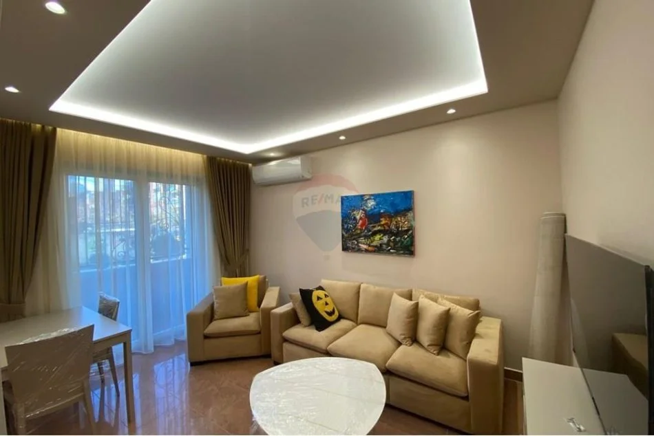 Tirane, jepet me qera apartament 1+1 Kati 1, 77 m² 600 € (Rruga Qemal Stafa)