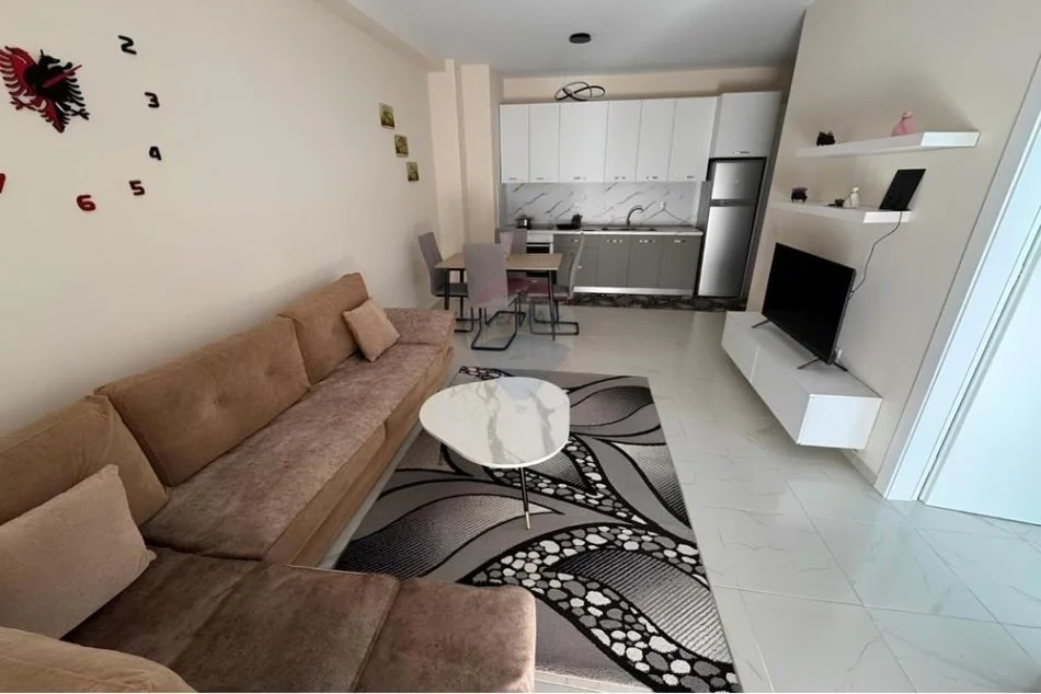 Tirane, jepet me qera apartament 1+1 , 66 m² 450 € (Spitali Amerikan 3)