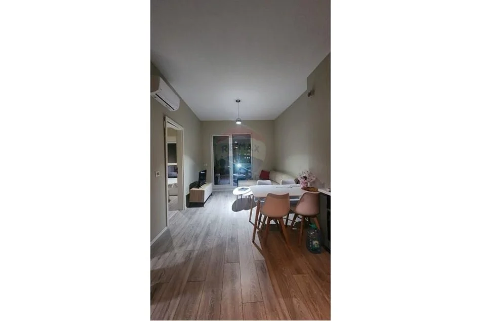 Tirane, jepet me qera apartament 1+1 Kati 4, 56 m² 500 € (Stacioni i Trenit)