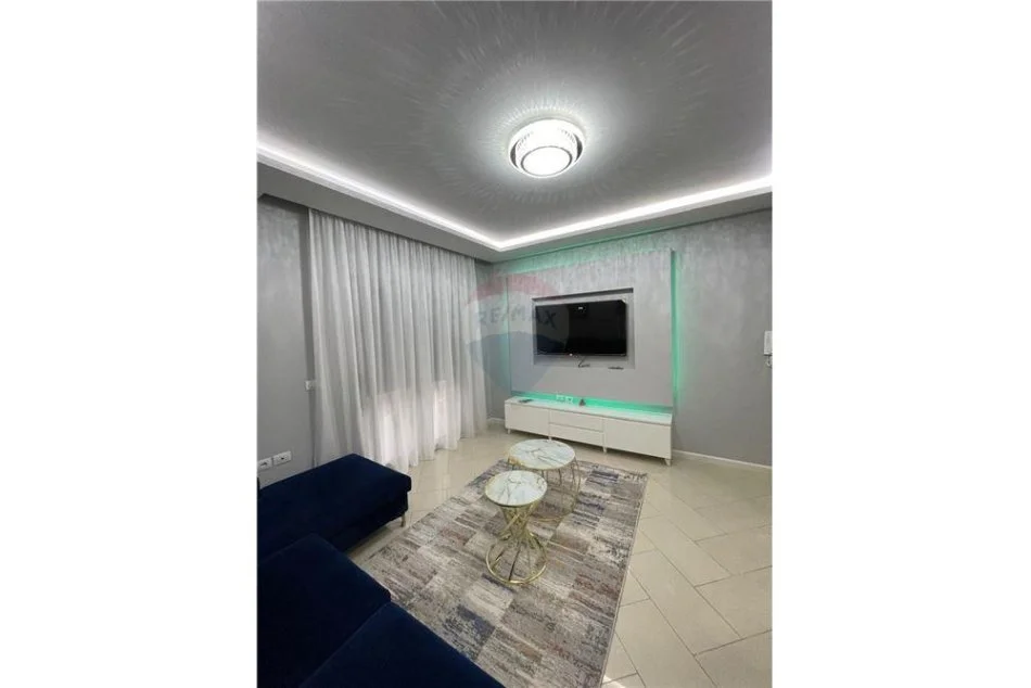 Vlore, jepet me qera apartament 1+1 , 65 m² 500 € (Uje i Ftoht)