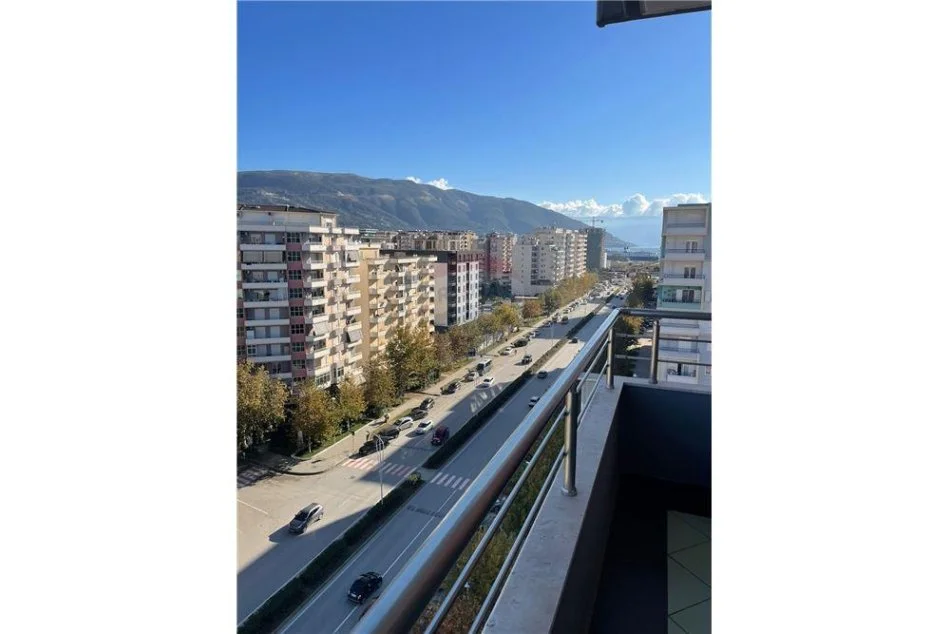 Vlore, jepet me qera apartament 2+1 Kati 9, 80 m² 370 € (Transballkanike)