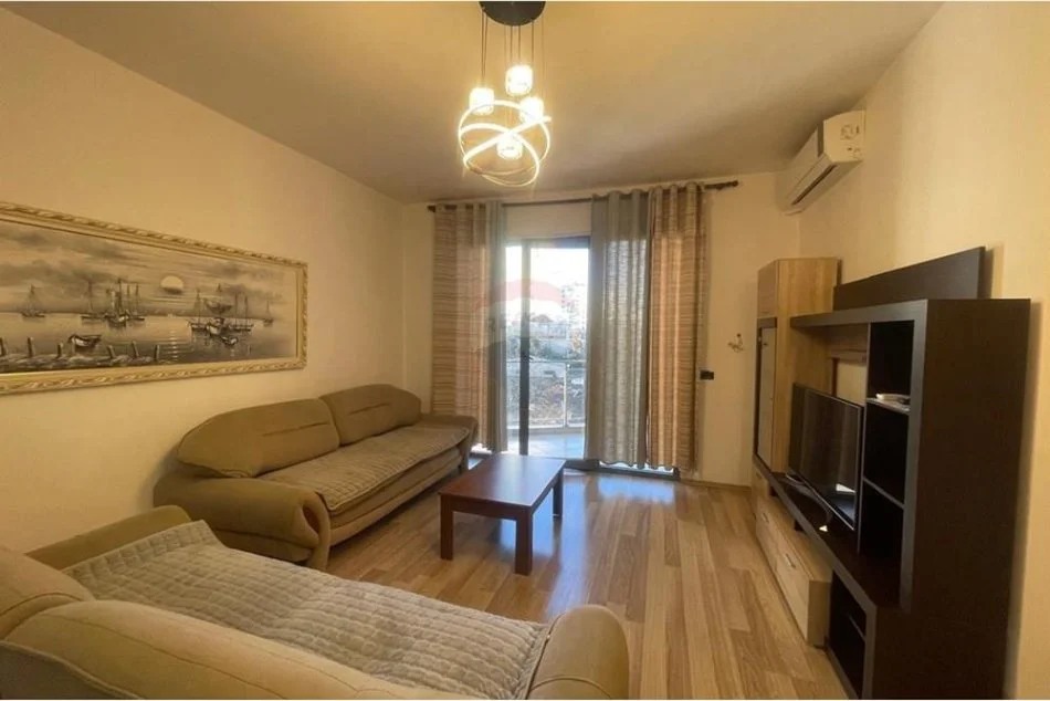 Tirane, jepet me qera apartament 2+1 , 750 € (Rruga e Kosovareve)