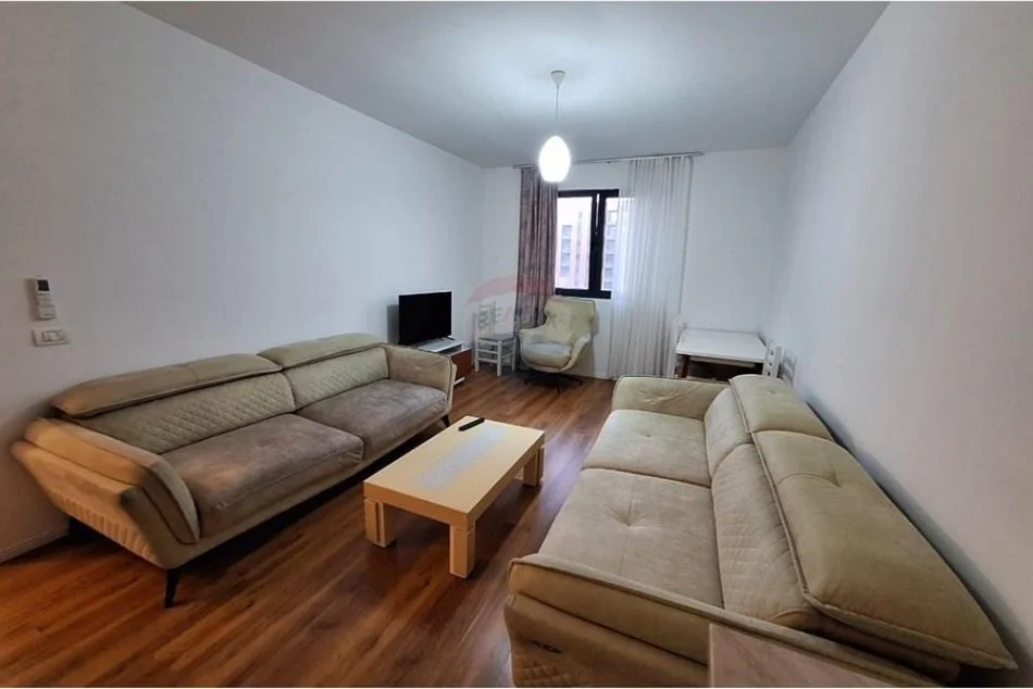 Tirane, jepet me qera 1+1 , 499 € (Astir)