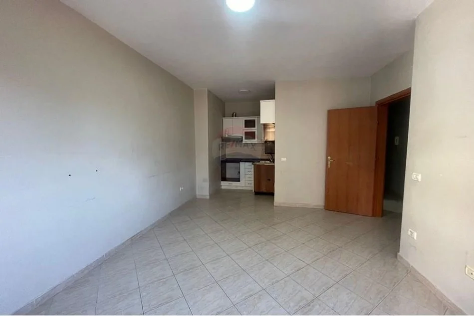 Tirane, jepet me qera zyre , 400 € (Rruga e Kavajes)