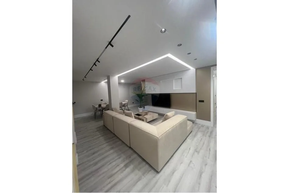 Tirane, jepet me qera apartament 2+1 , 135 m² 2.000 € (bllok, triane)