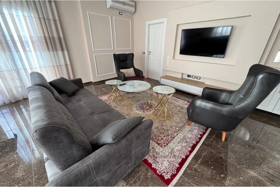 Vlore, jepet me qera apartament+verande | Penthouse 2+1+Ballkon , 220 m² 1.000 € (Ish Kombinati Peshkut)