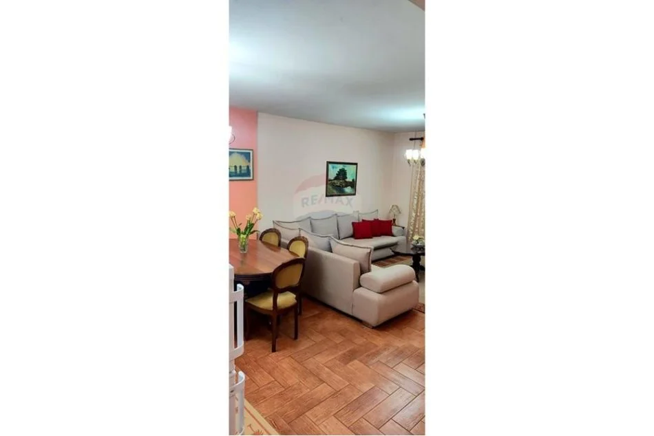 Tirane, jepet me qera apartament 1+1 Kati 4, 75 m² 550 € (21 Dhjetori, Shqipëri)