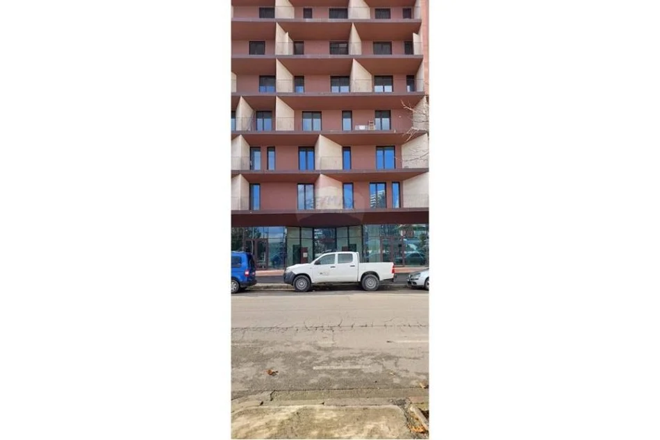 Tirane, jepet me qera ambjent biznesi Kati 1, 156 m² 2.000 € (rruga kosovareve)