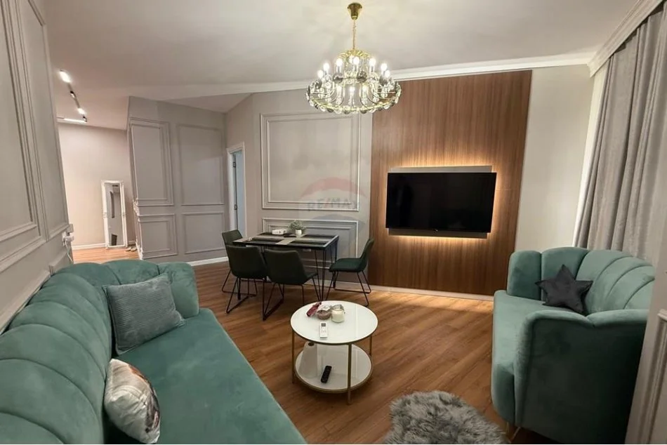 Tirane, jepet me qera apartament 2+1 , 84 m² 800 € (Komuna e Parisit,)