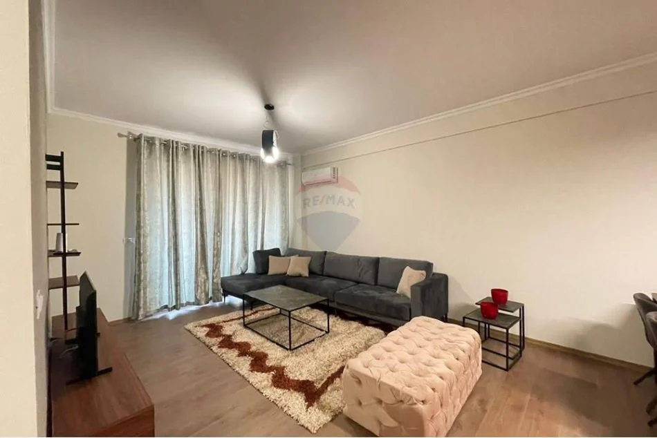 Tirane, jepet me qera apartament 1+1 Kati 4, 78 m² 700 € (Foleja e Gjelber - Zogu i Zi,)